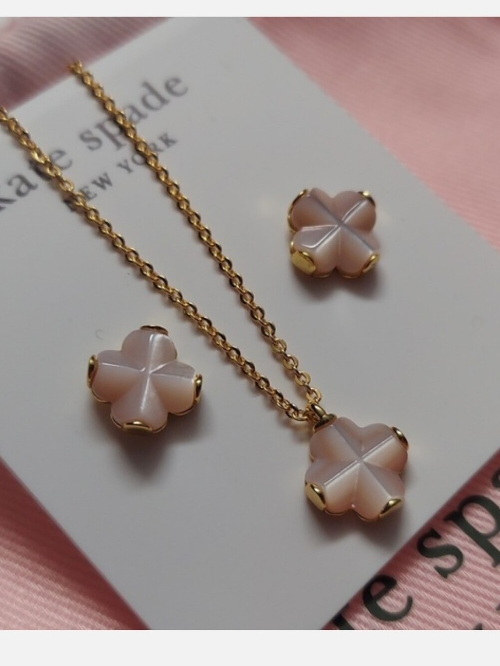 kate Spade  Pink Mother-of-Pearl Flower Pendant Necklace with Studs